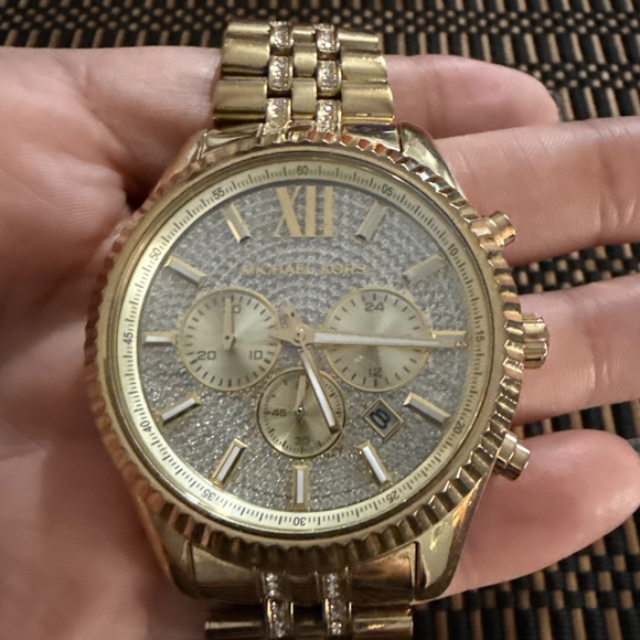 Michael Kors gold watch - Picture 3 of 5